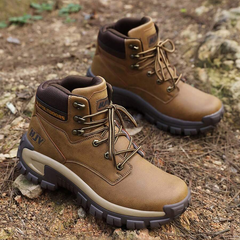 Men's high-top hiking boots with a padded collar and lug sole
