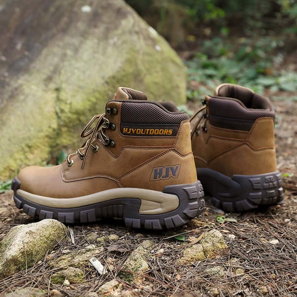 Men's high-top hiking boots with a padded collar and lug sole