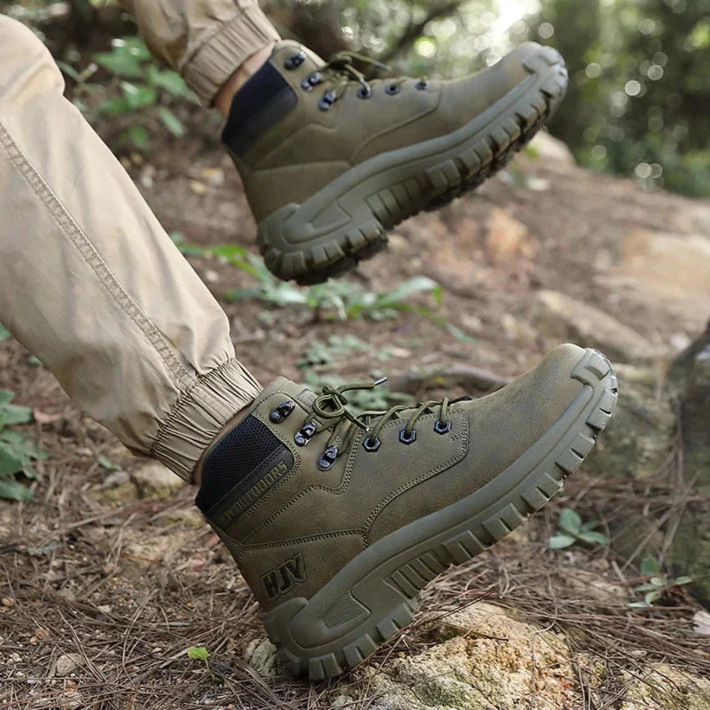 Men's high-top hiking boots with a padded collar and lug sole