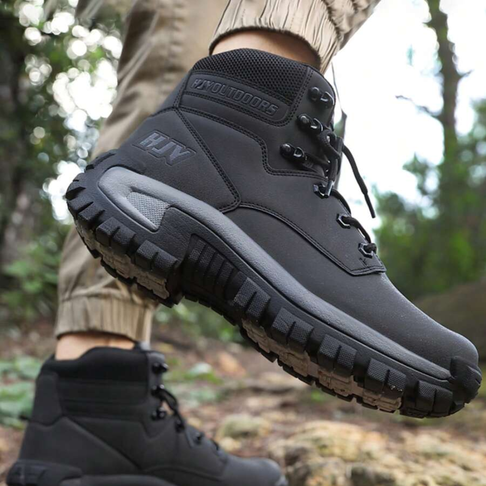 Men's high-top hiking boots with a padded collar and lug sole