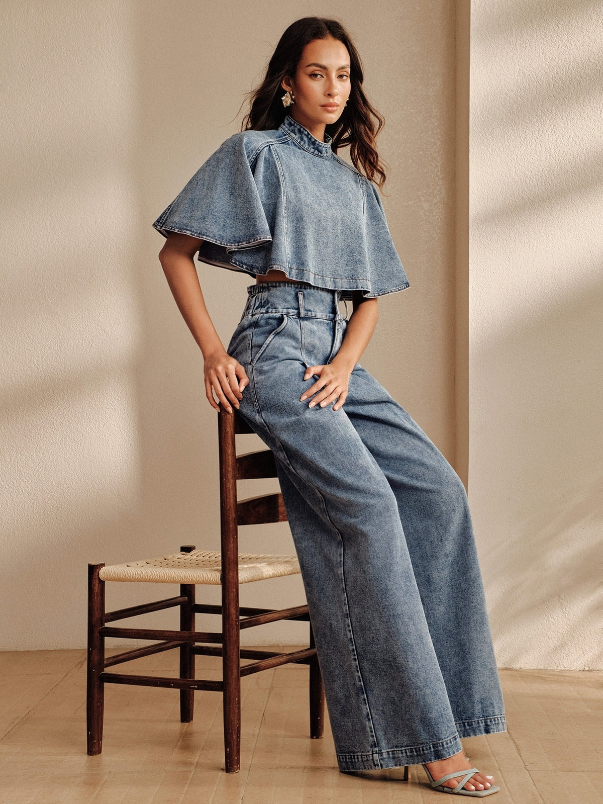 High waisted wide leg jeans for women with a double button and front seam - view 5