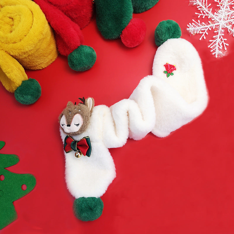Kids' plush Christmas scarf with a reindeer head, bow and green pompoms