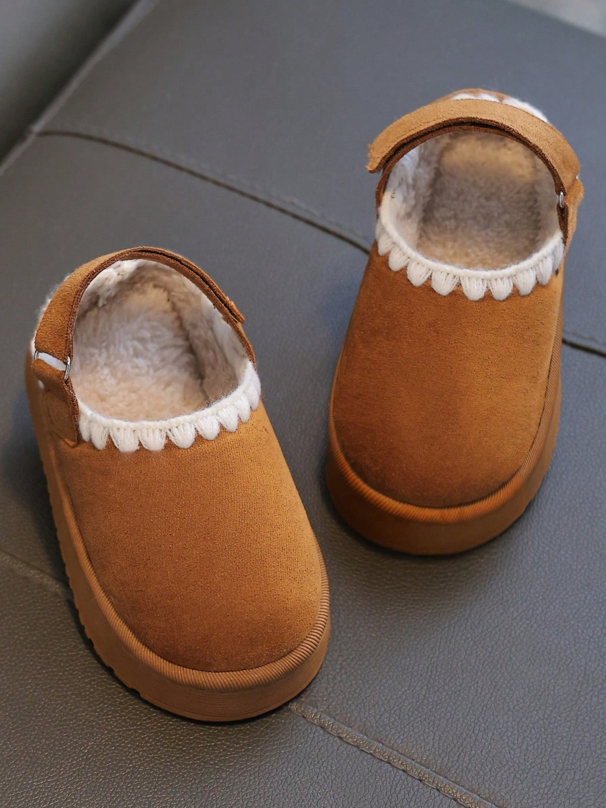 Kids slippers in a suede look with a hook-and-loop heel strap, plush lining and scalloped trim - camel
