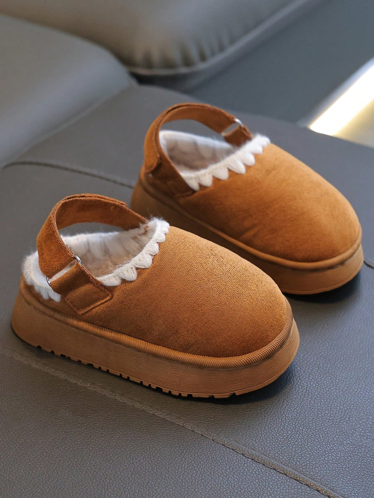 Kids slippers in a suede look with a hook-and-loop heel strap, plush lining and scalloped trim - view 3