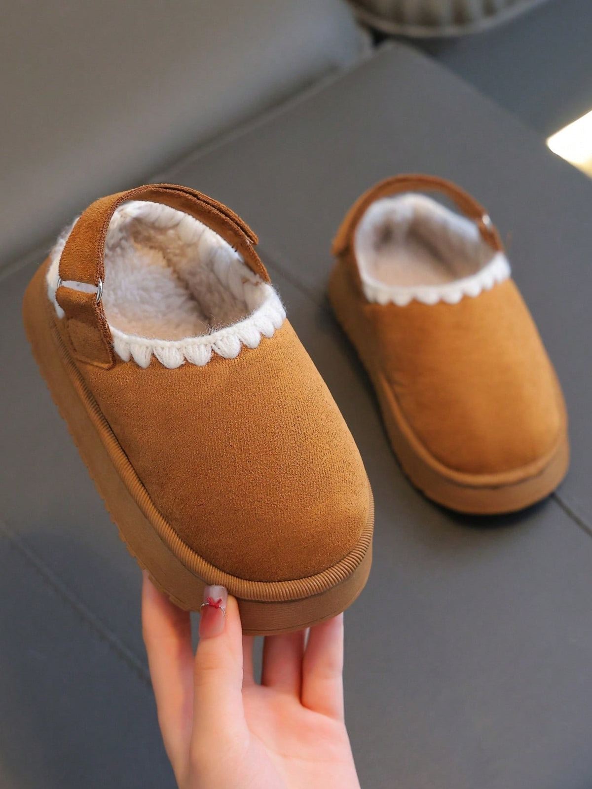 Kids slippers in a suede look with a hook-and-loop heel strap, plush lining and scalloped trim - view 5