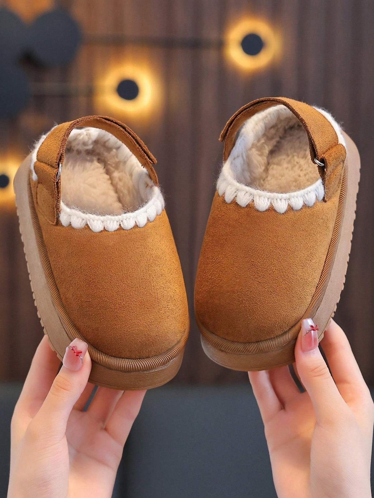 Kids slippers in a suede look with a hook-and-loop heel strap, plush lining and scalloped trim - view 7