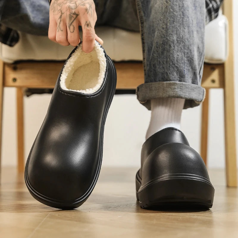 Kitchen shoes in EVA with a closed toe and thick non-slip sole - black with teddy lining