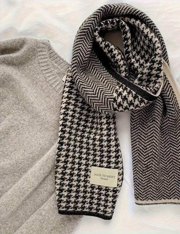 Women's knitted scarf with houndstooth, herringbone and a dark border