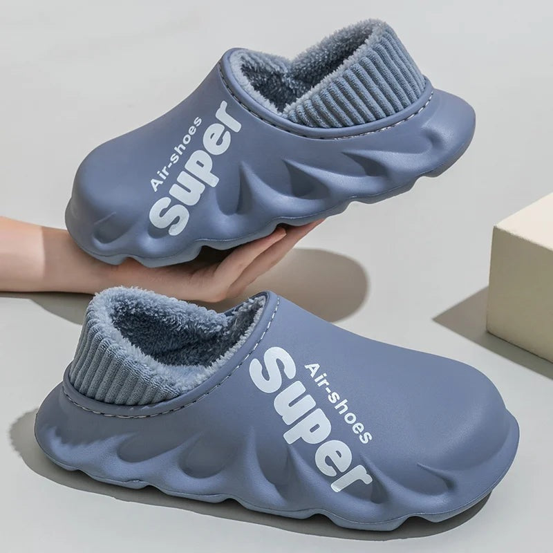 Lined EVA slippers with a big letter print, ribbed collar and plush lining