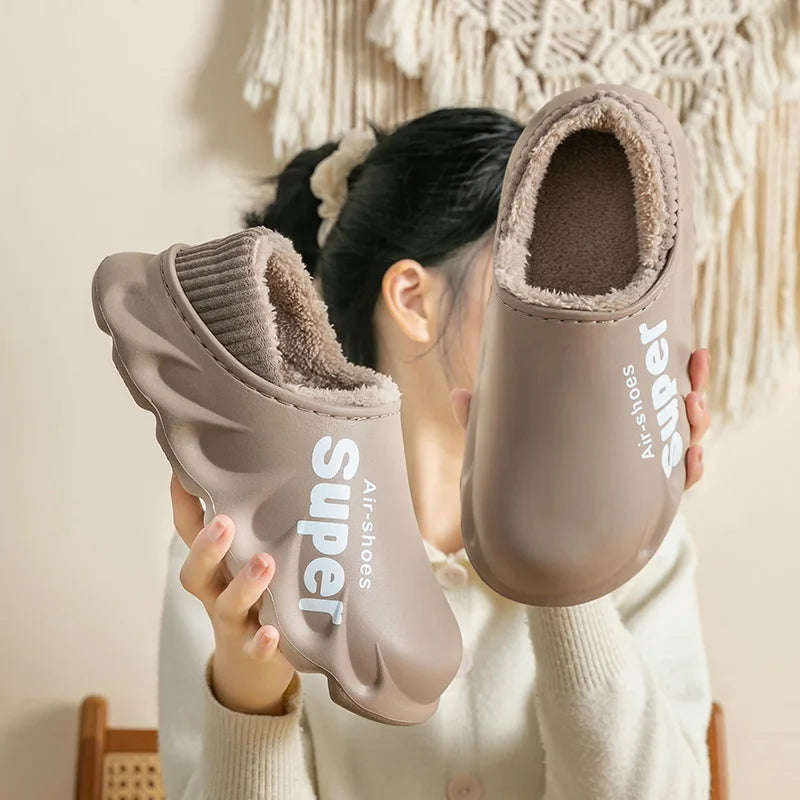 Lined EVA slippers with a big letter print, ribbed collar and plush lining - view 4