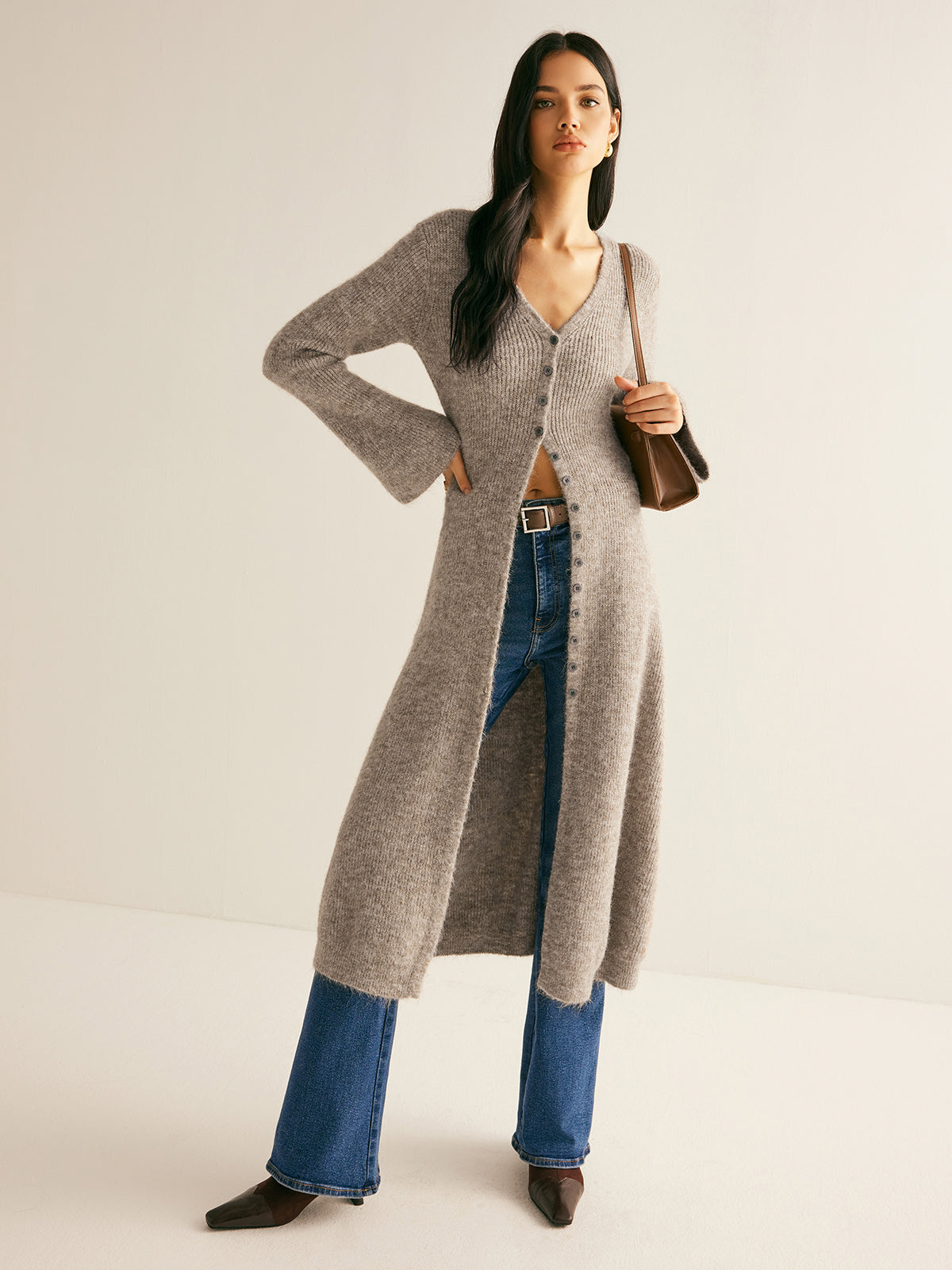Women's longline cardigan with a V-neck, small buttons and flared sleeves