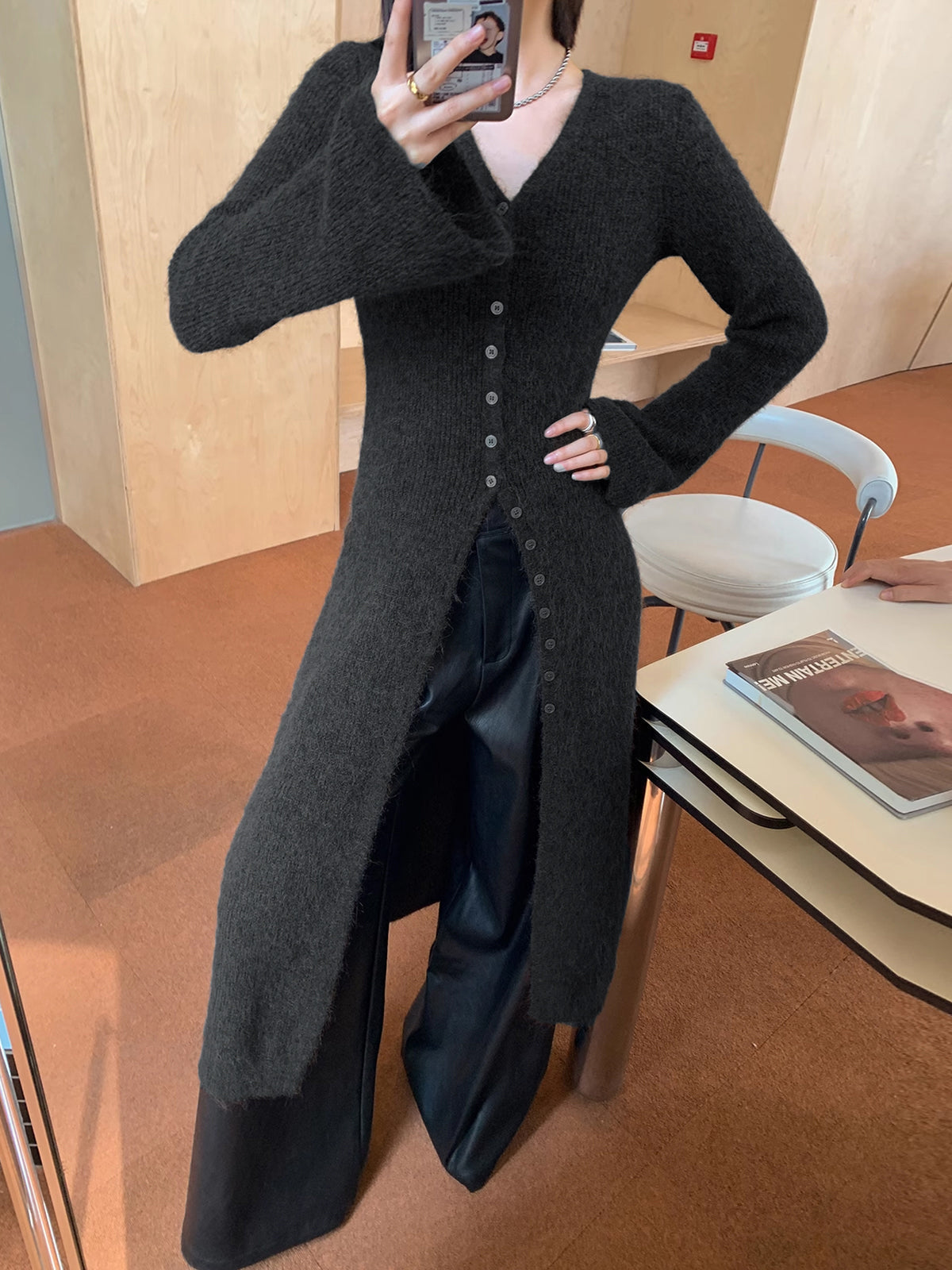 Women's longline cardigan with a V-neck, small buttons and flared sleeves - charcoal