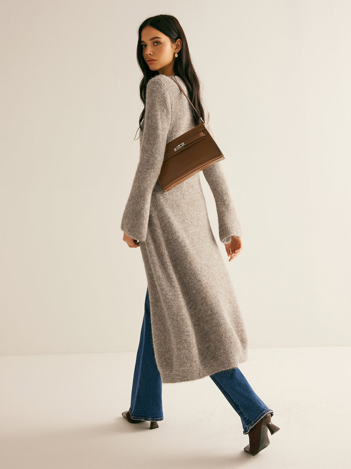 Women's longline cardigan with a V-neck, small buttons and flared sleeves