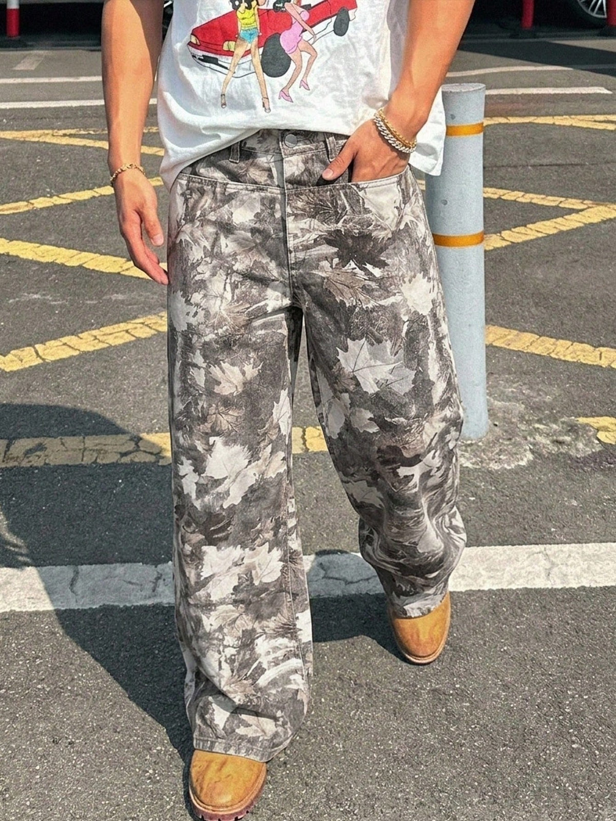 Baggy camo jeans for men with a wide straight leg, five pockets and a zip fly - view 12