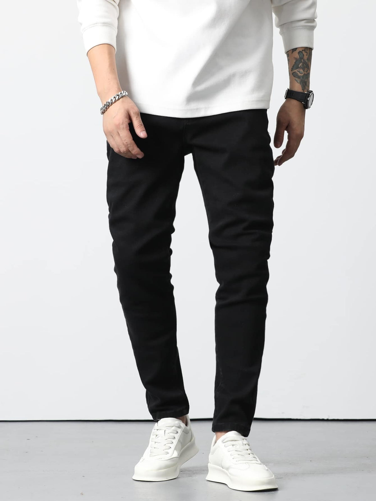 Skinny jeans for men with a slim leg down to the ankle, five pockets and a zip fly - view 6