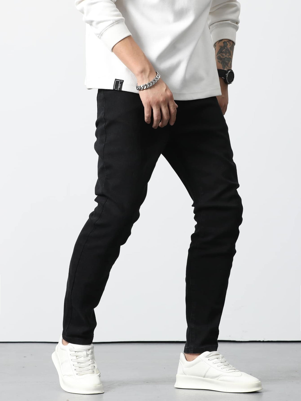 Skinny jeans for men with a slim leg down to the ankle, five pockets and a zip fly - view 7