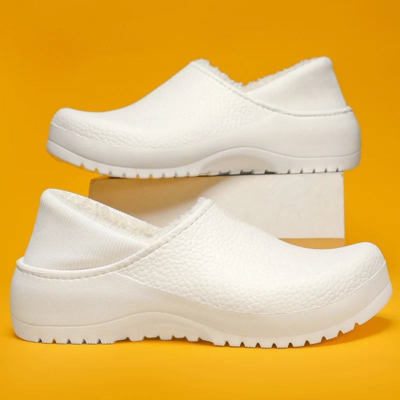 Men's clog slippers with a pebbled shell, teddy lining and a rib-knit collar at the heel - view 3