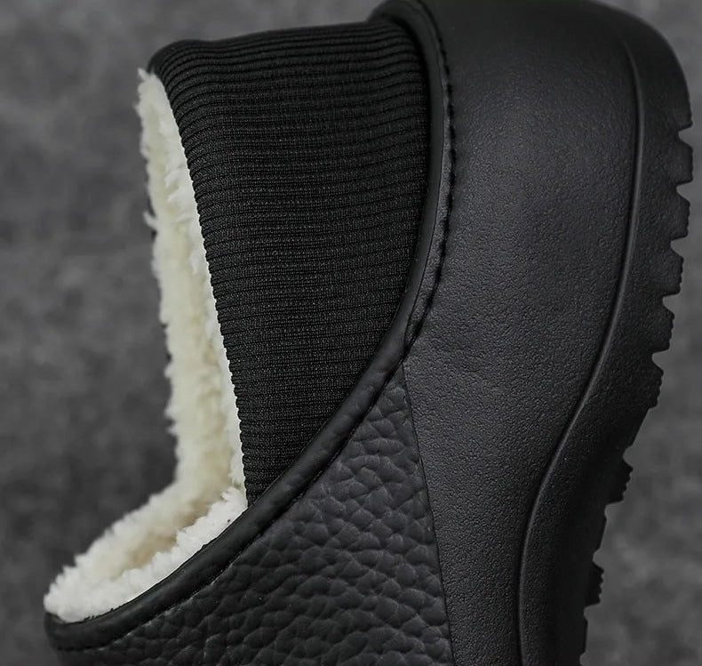 Men's clog slippers with a pebbled shell, teddy lining and a rib-knit collar at the heel - view 4