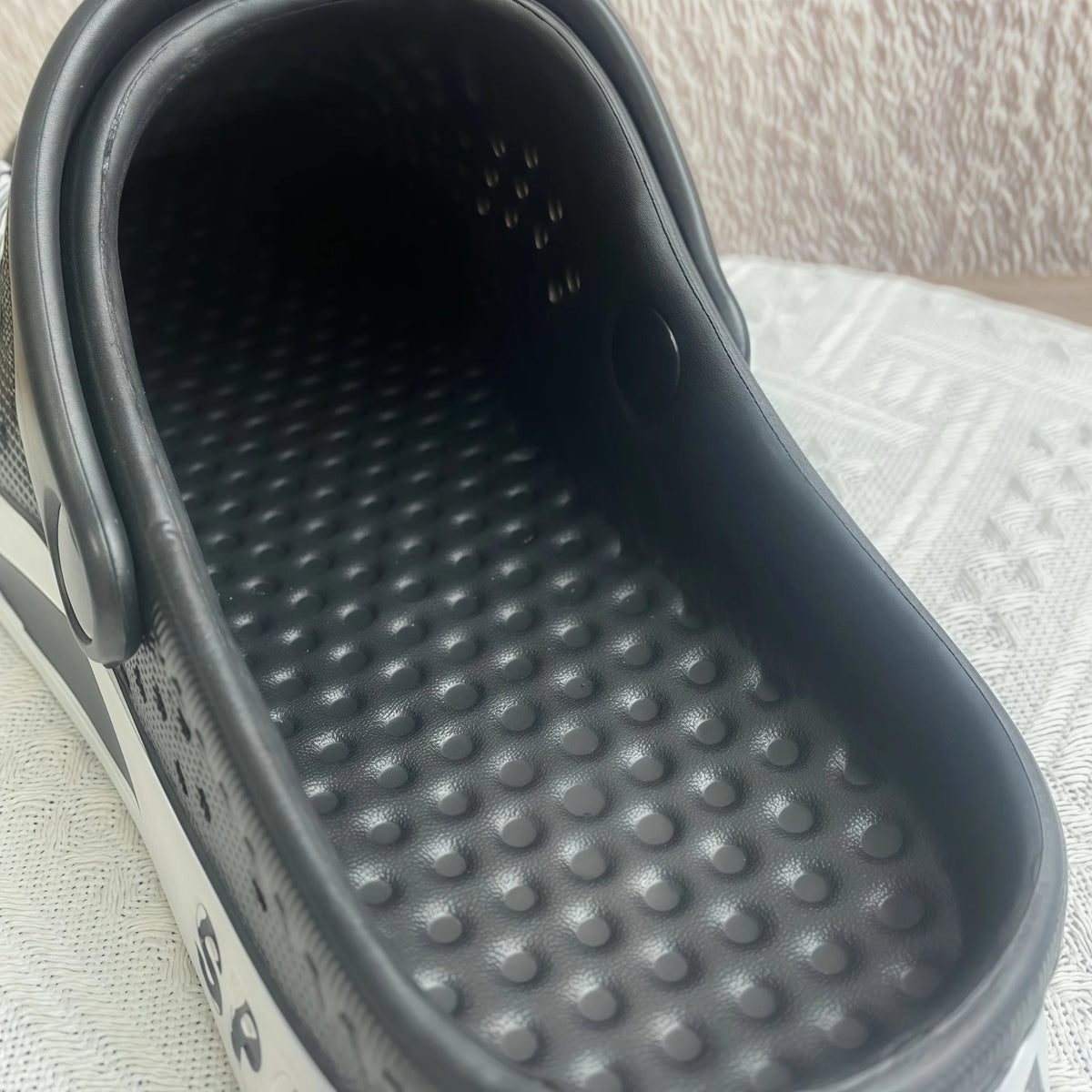 Men's EVA clogs with vent holes in the toe, a heel strap and a two-tone sole - view 5