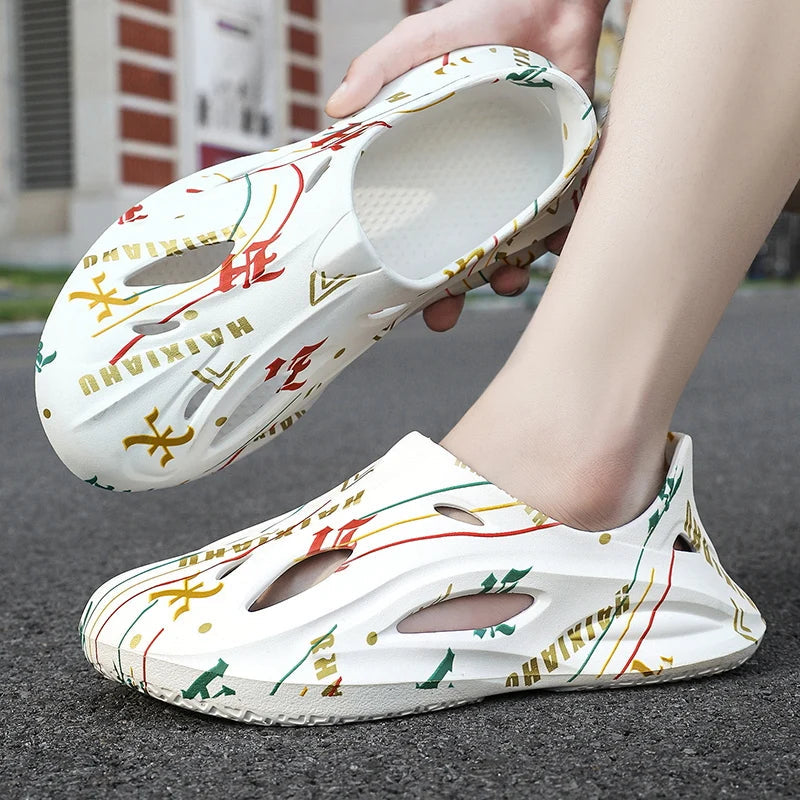 Men's one-piece EVA clogs with oval side cut-outs, closed heel and letter and line print - view 2