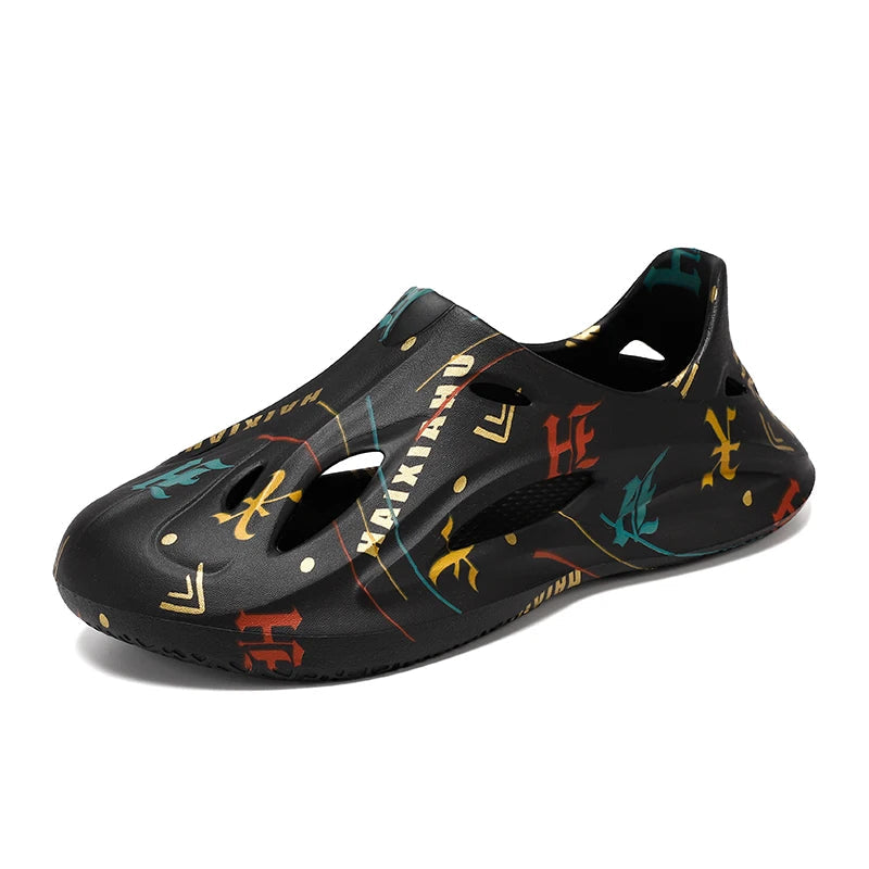 Men's one-piece EVA clogs with oval side cut-outs, closed heel and letter and line print - black
