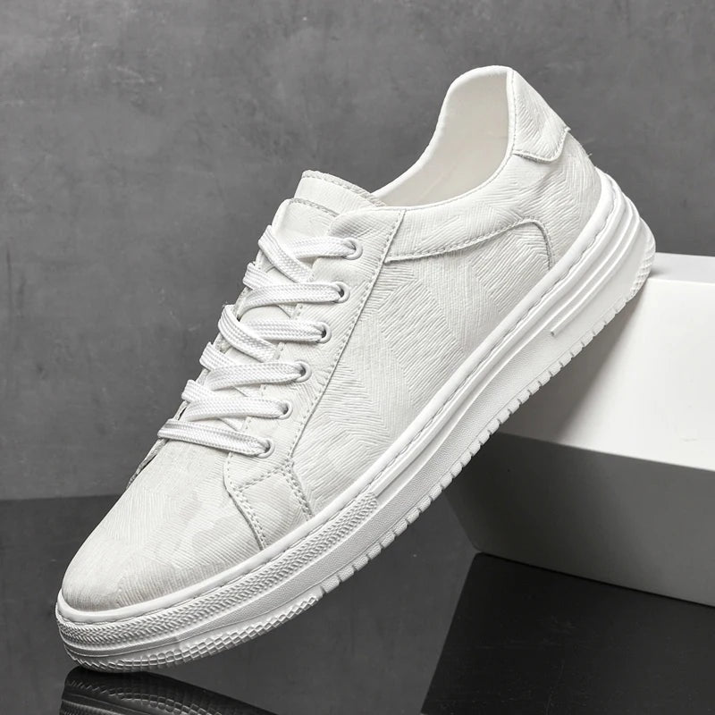 Men's low faux leather trainers with an embossed geometric pattern and a white rubber sole - white