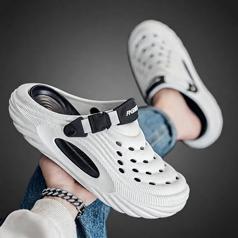 Men's clogs in EVA with vent holes, thick ribbed sole and buckle heel strap