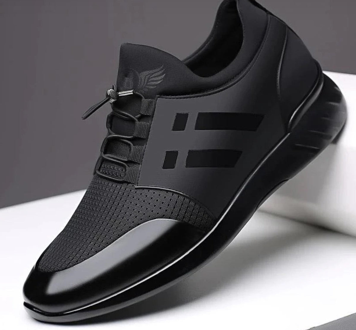 Men's faux leather trainers with perforated mesh and elastic toggle laces