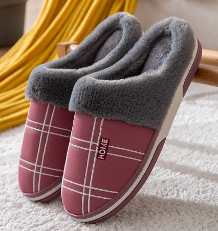 Men's slippers in faux leather with white check stitching, a small label and wide plush collar - dusty pink