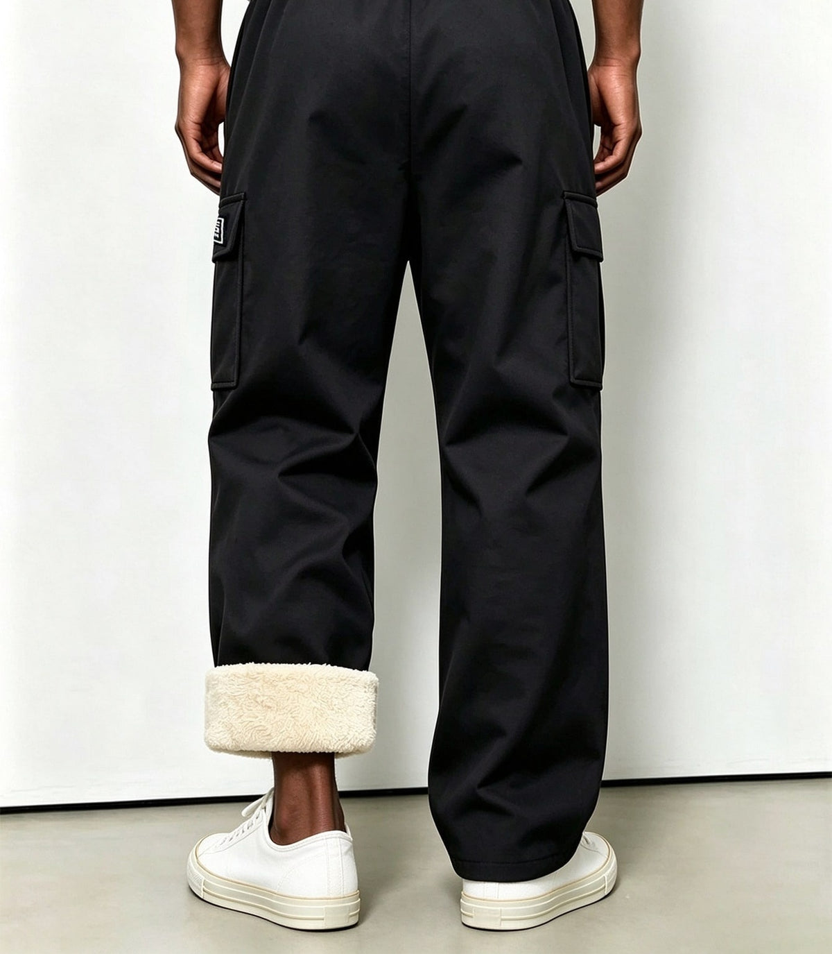 Fleece-lined cargo trousers for men with a drawcord waist, thigh flap pockets and a straight leg - view 5