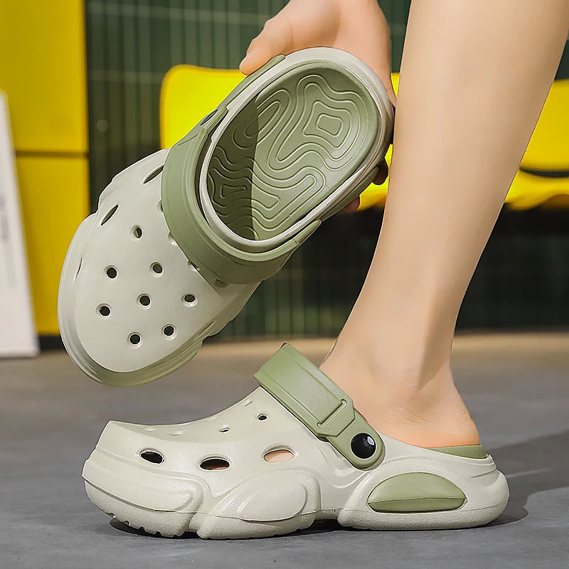 Men's garden clogs in EVA with vent holes, a pivoting heel strap and a wavy relief footbed