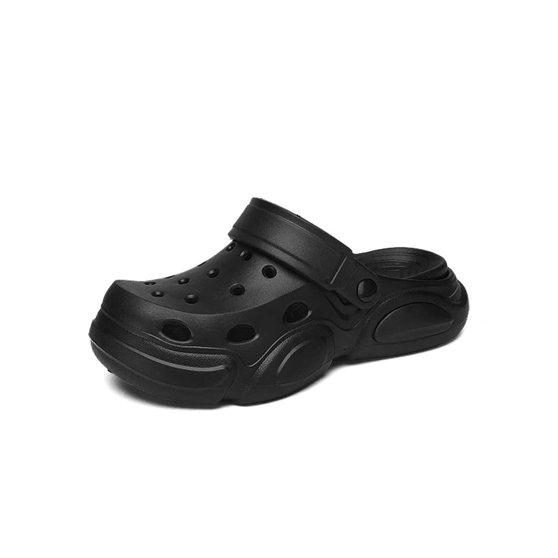 Men's garden clogs in EVA with vent holes, a pivoting heel strap and a wavy relief footbed - black