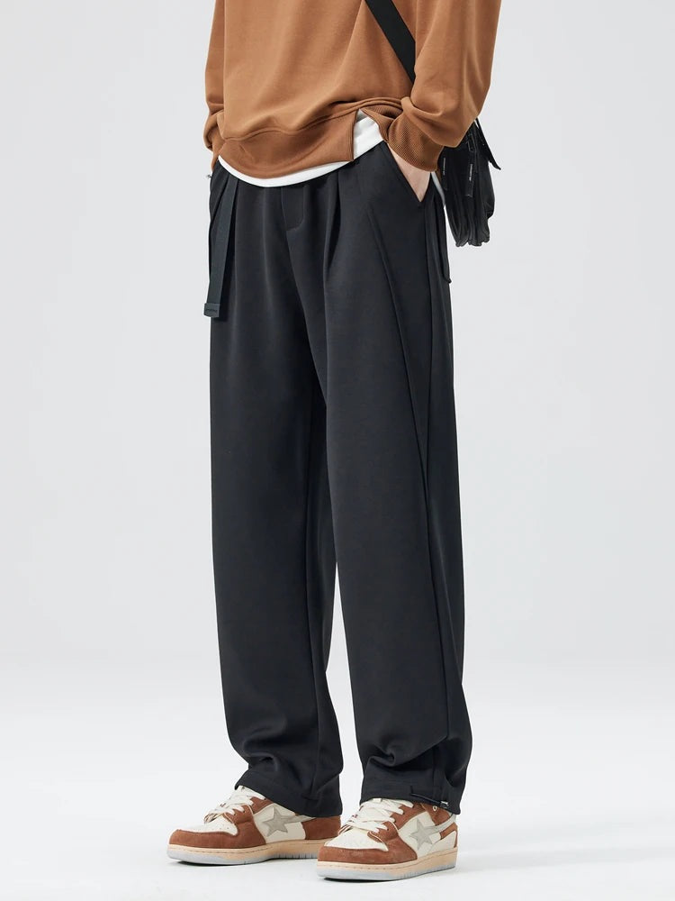 Men's heavyweight joggers with a built-in belt, front pleats and elasticated cuffs at the ankle - black