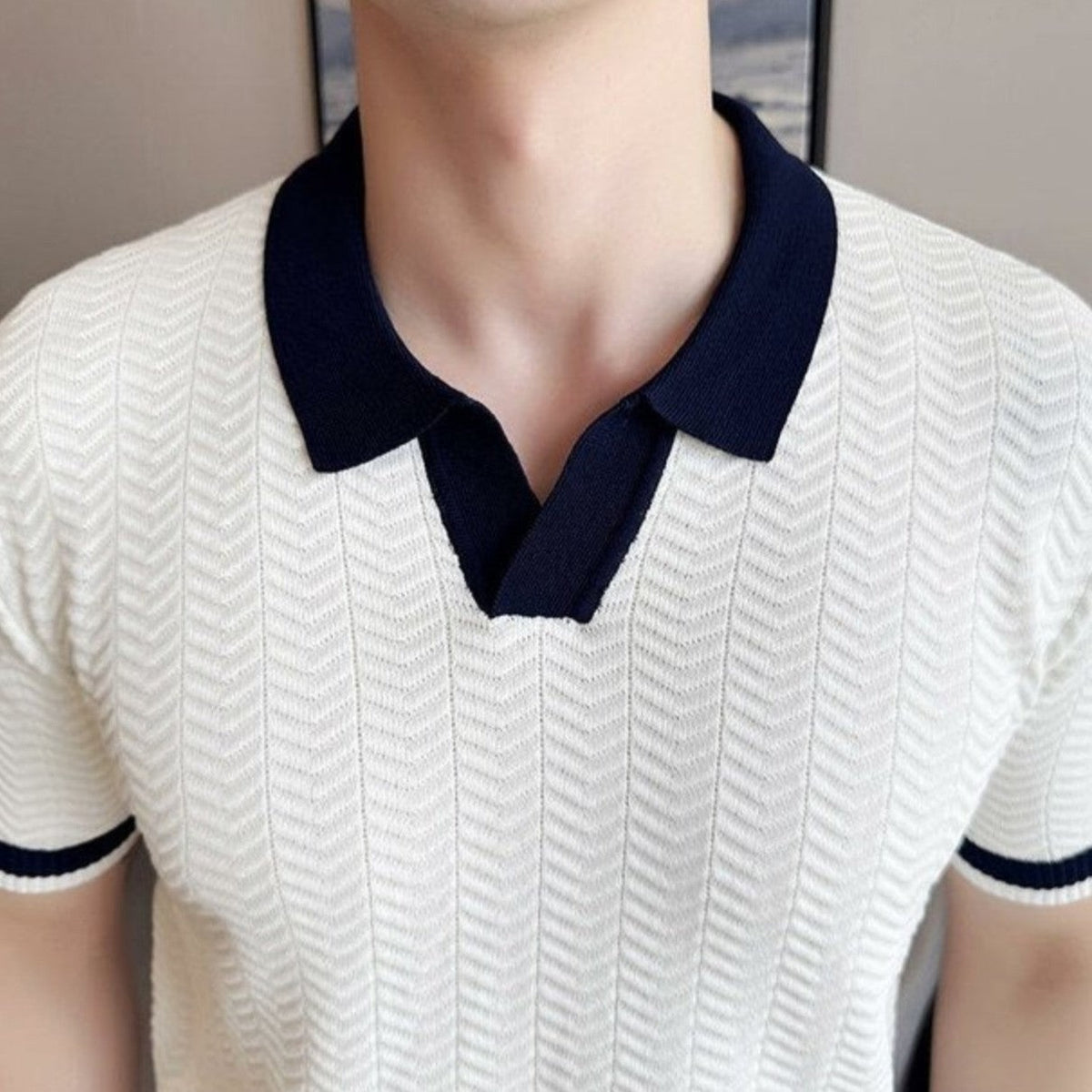 Men's knitted polo with a contrast open collar and zigzag texture - view 3