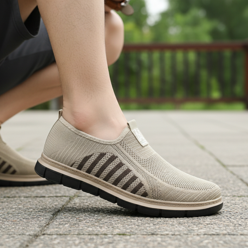 Men's knitted slip-on shoes with side stripes