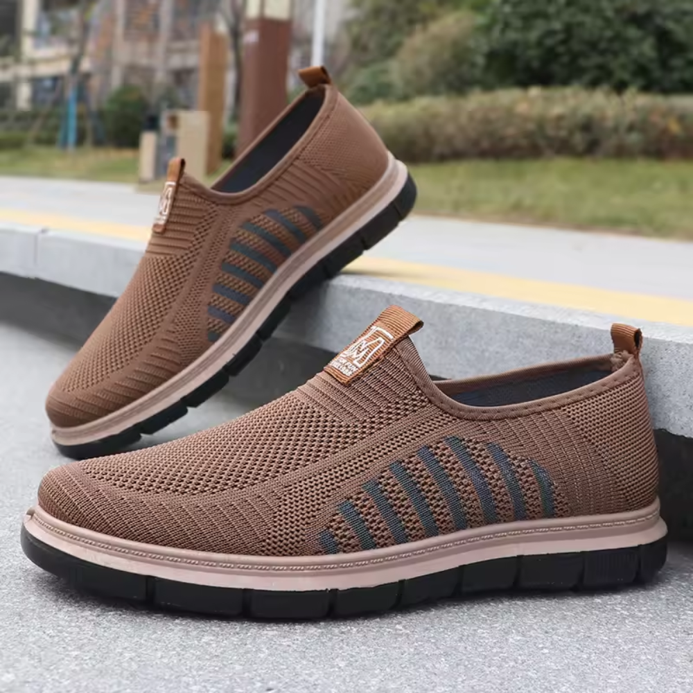 Men's knitted slip-on shoes with side stripes