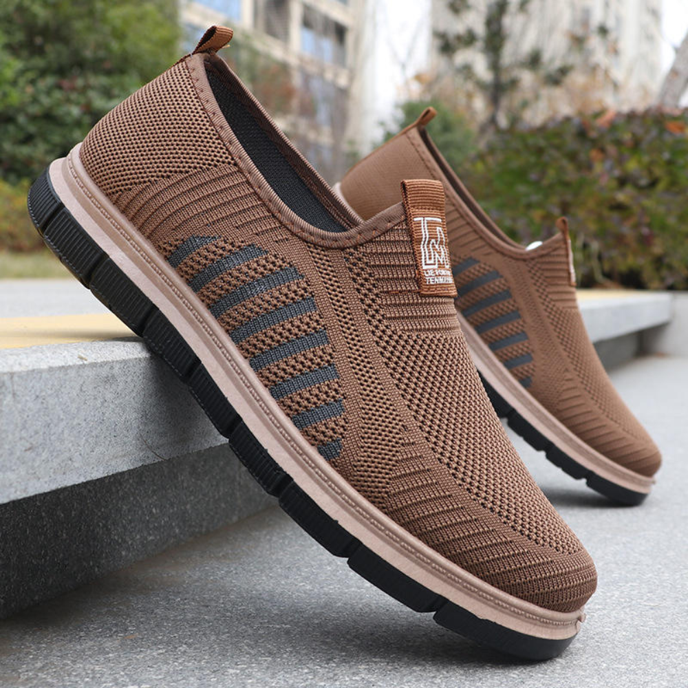 Men's knitted slip-on shoes with side stripes