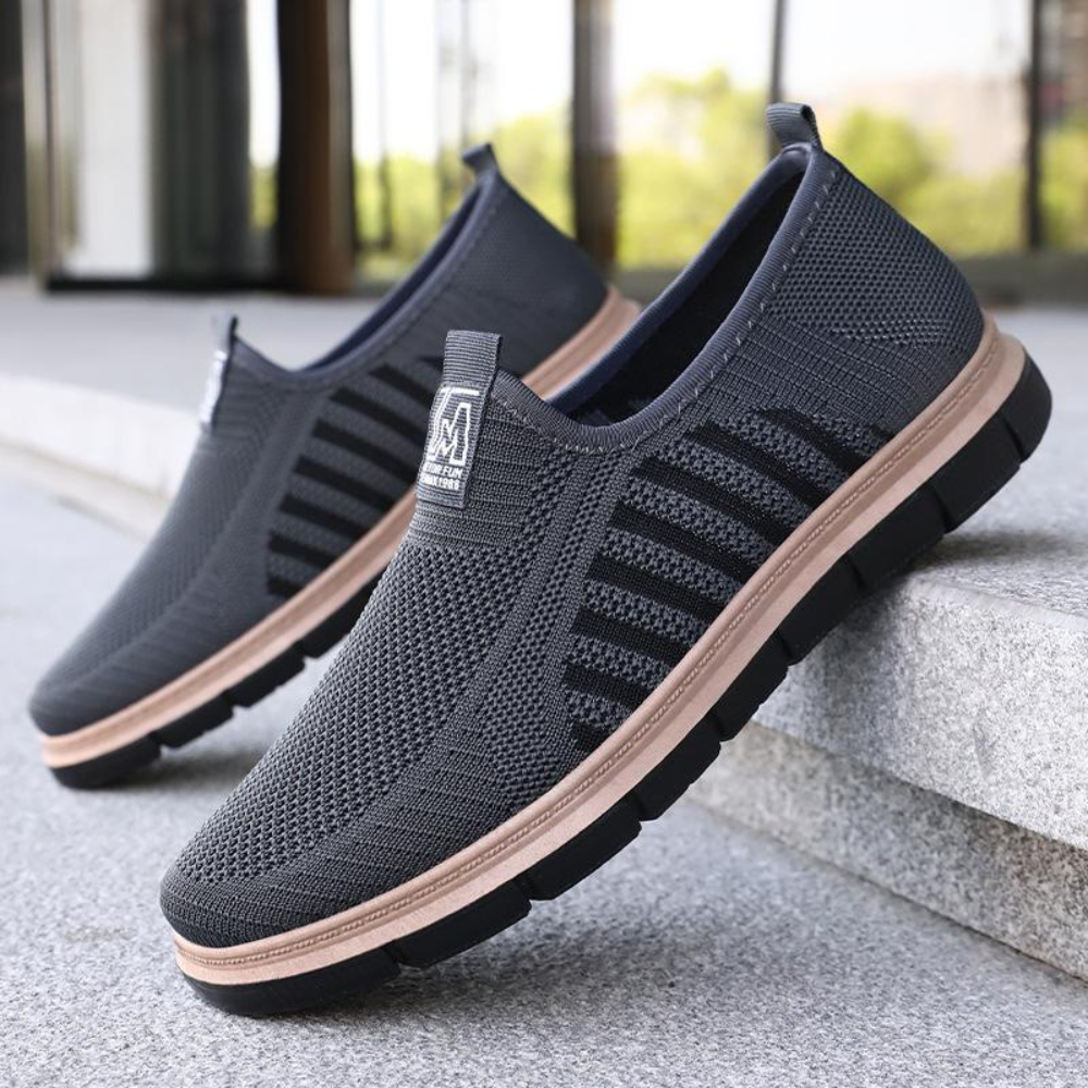 Men's knitted slip-on shoes with side stripes