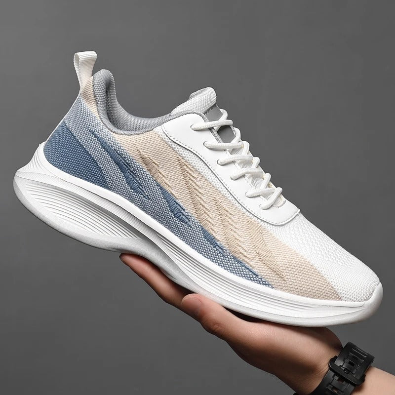 Men's lightweight mesh trainers with a chevron pattern in a colour gradient and a curved white sole - white and blue