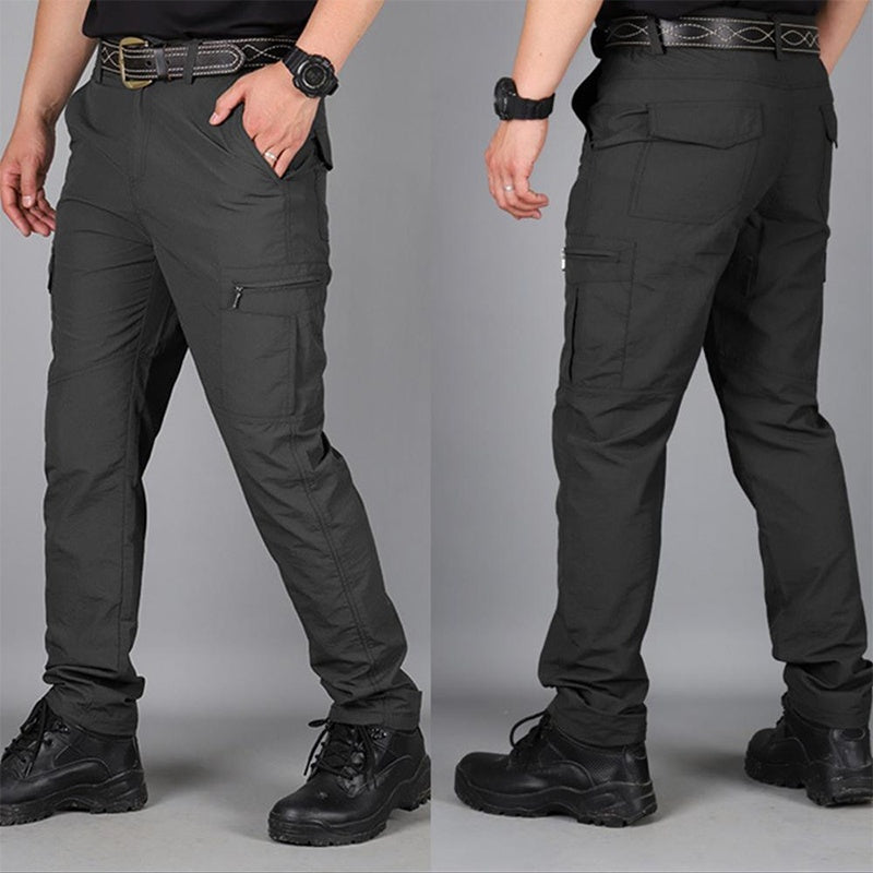 Lightweight cargo trousers for men with thigh flap pockets and flap pockets on the back - view 5