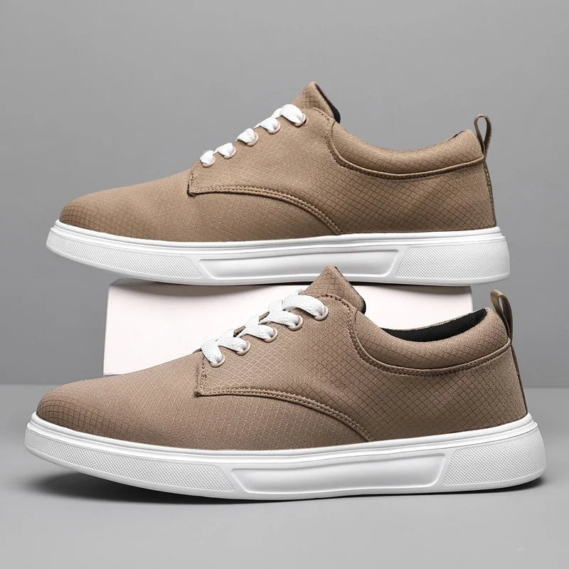 Men's low trainers in woven cotton with a white sole and white laces - camel