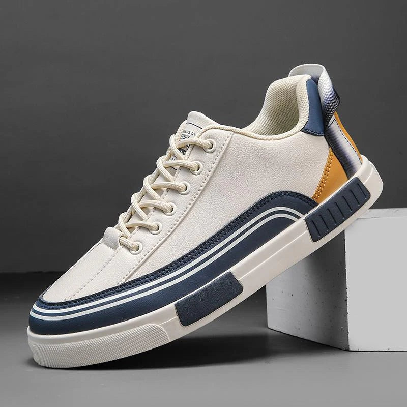 Men's low-top white faux leather trainers with curved stripes and a coloured heel loop - view 2