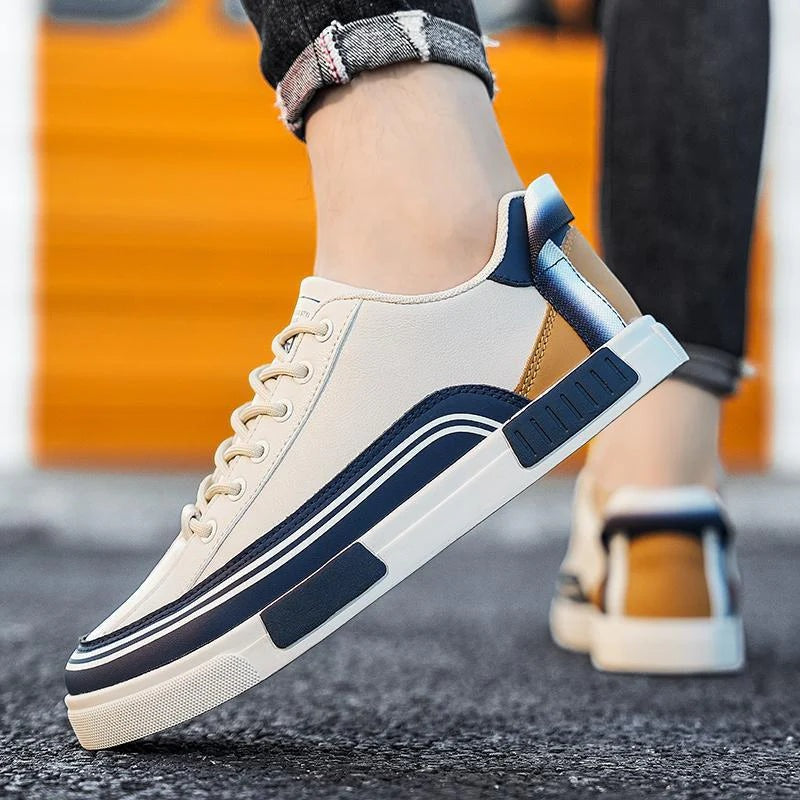 Men's low-top white faux leather trainers with curved stripes and a coloured heel loop - view 3