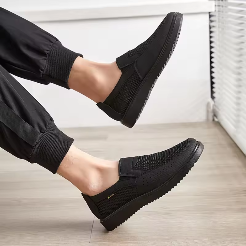 Men's mesh slip-on shoes with a perforated toe