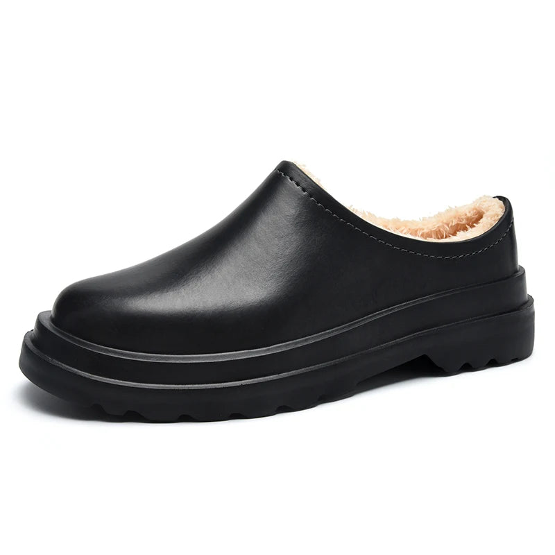 Men's closed slipper with a smooth leather-look upper, plush lining and thick lug sole - black