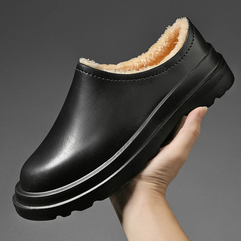 Men's closed slipper with a smooth leather-look upper, plush lining and thick lug sole - view 5