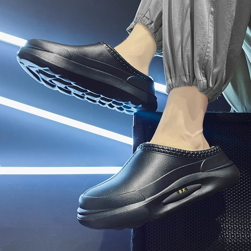 Men's plush-lined clogs with a smooth closed toe, open back and thick sole