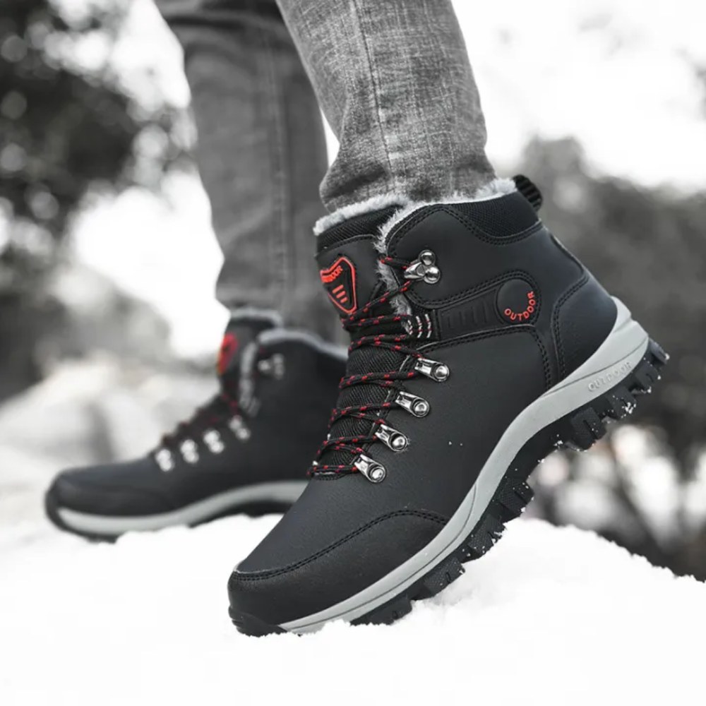 Men's plush-lined winter hiking boots with laces and lug sole