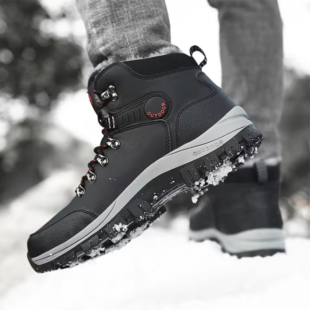 Men's plush-lined winter hiking boots with laces and lug sole