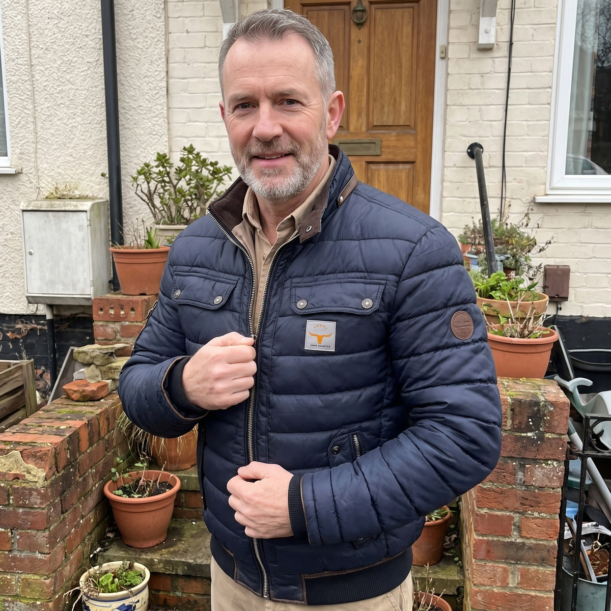 Men's quilted jacket with a brown stand collar and chest flap pockets - view 2